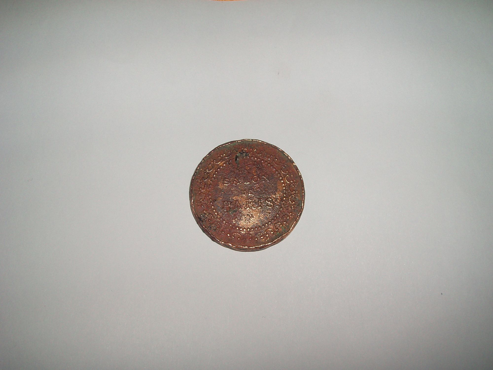 MEDAILLE TRES USEE A IDENTIER SALON DE PARIS ET ARMOIRIE DE PARIS