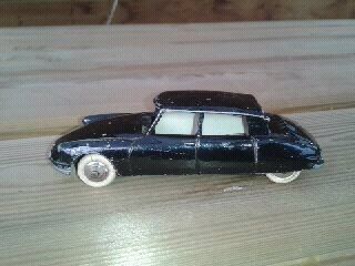 voiture dinky toy 1/43 de la ds