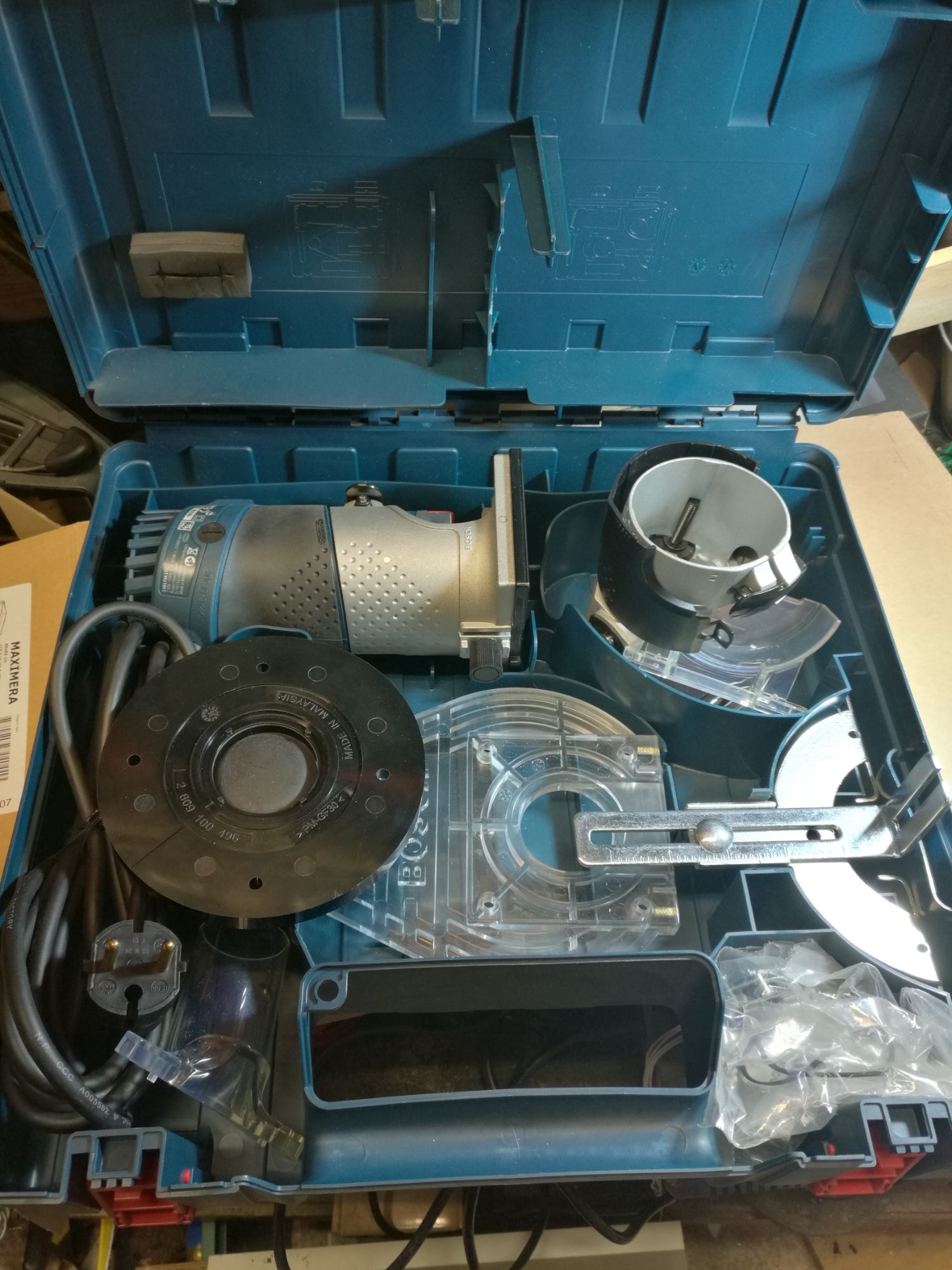 BOSCH OUTILLAGE -Affleureuse GKF 600 Professionall- 060160A100