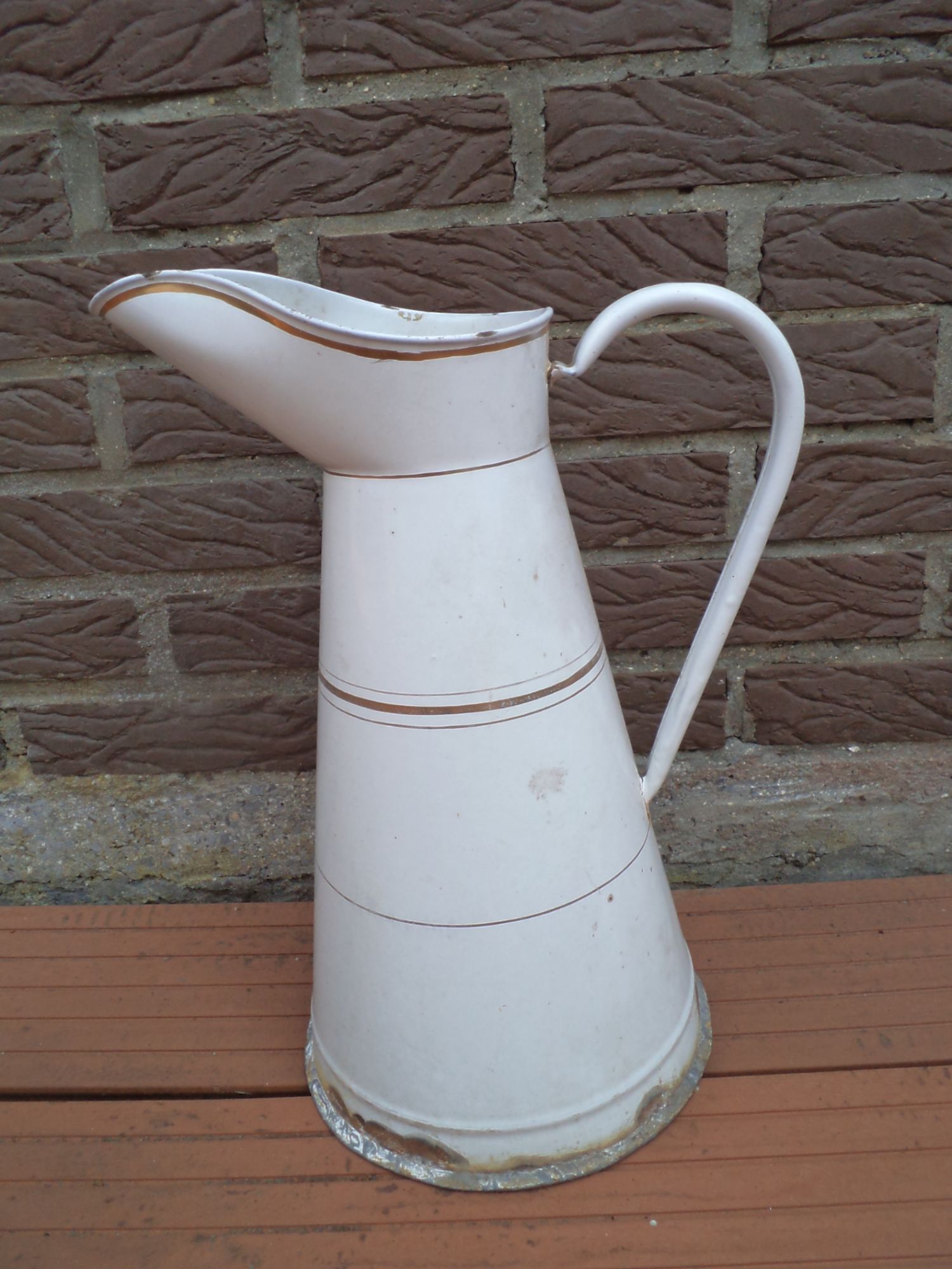 Grand Broc Ancien en Email Blanc Pichet pour Service de Toilette Vintage