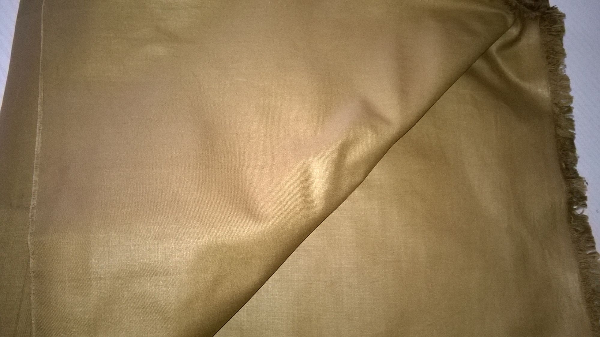 Tissu en 100 % coton uni aspect satiné de très bonne qualité