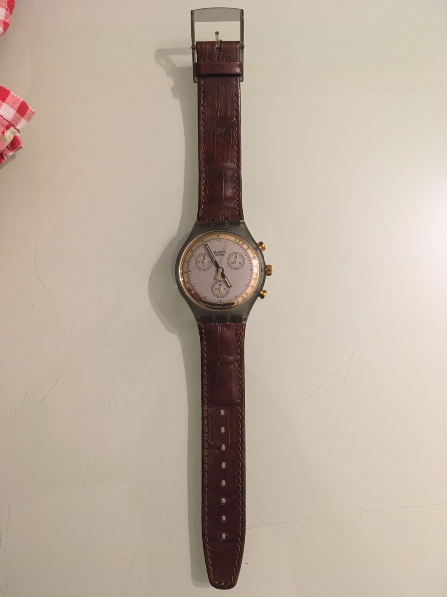 Montre homme Swatch GOLDFINGER SCM100