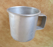 ancienne mesure à liquide en