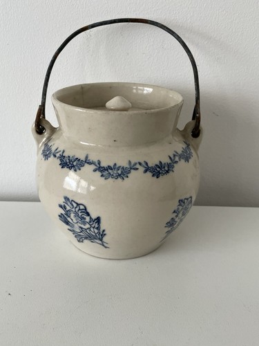Petit pot uze avec - petit, trémie.