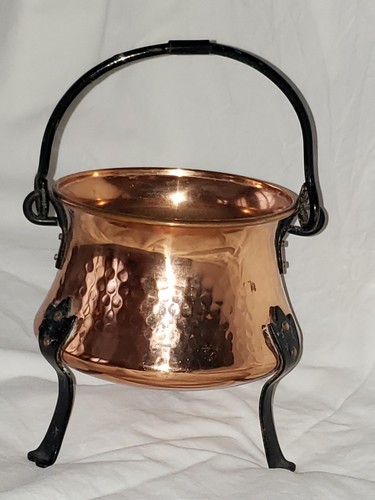Ancien joli petit chaudron