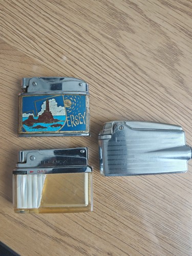 Lot briquets gas anciens - briquets,
