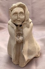 Statuette de sorcière en résine