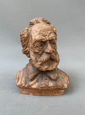 Buste de Victor Hugo en terre