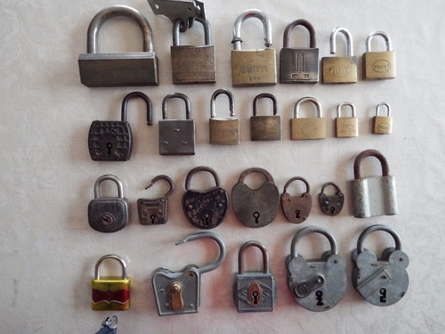 Lot anciens cadenas sans - de, 25