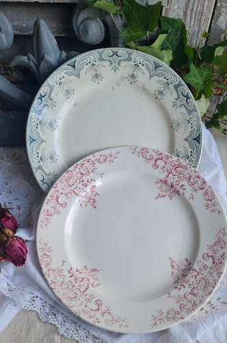 Anciennes assiettes plates - ,