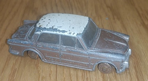 Voiture miniature grande vue - miniature,