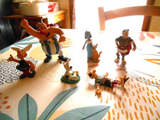 Lot  Figurines ASTERIX  bully et PLASTOY