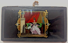 Cadre ancien sous verre bombé