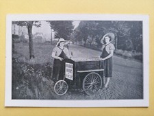 CPA GLOBE TROTTERS Routardes MERLEBACH LOURDES à PIED Carriole