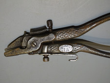 -OUTIL ANCIEN PINCE A AVOYER