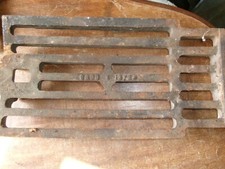 PIECES et GRILLES en fonte pour ancienne CUISINIERE (8 objets)