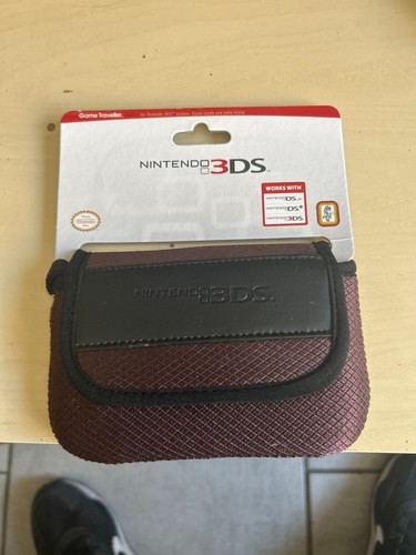 Nintendo 3ds game traveller - nintendo,