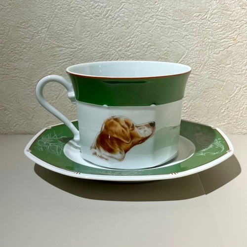 Ensemble tasse soucoupe - tasse, et