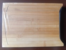 Planche à découper en bambou et son bac de collecte coulissant