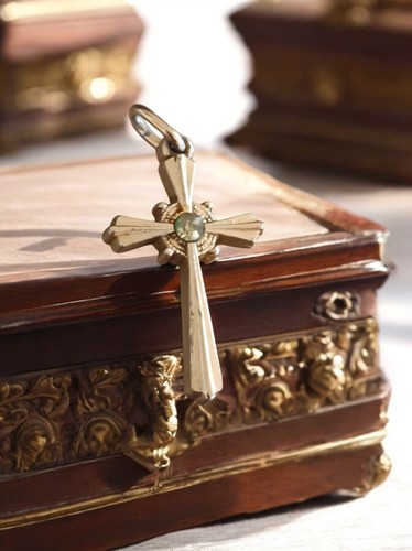 Pendentif croix catholique