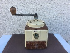 Ancien moulin à café en