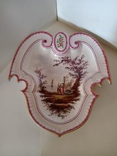 Plat Veuve Perrin Marseille décor romantique forme atypique