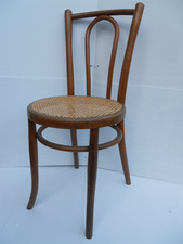 - chaise, de style THONET ou BAUMAN ?