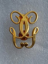 Pin's Grand Givenchy Doré