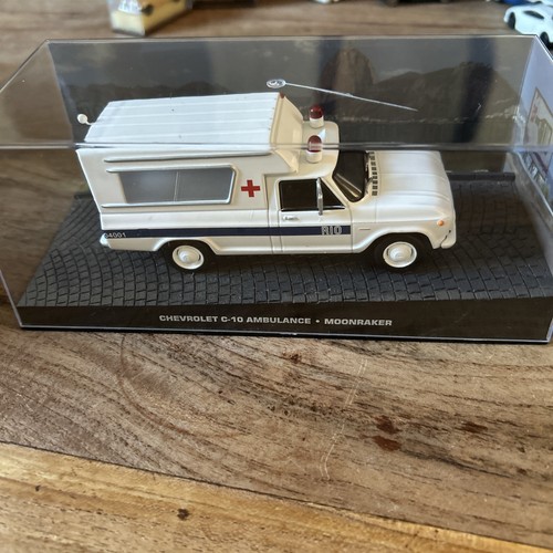 James bond moonraker - bond, chevrolet