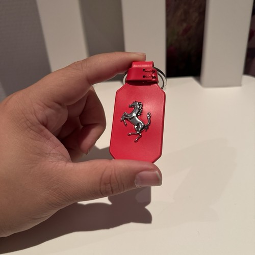 Ferrari rouge porte clés - rouge, en