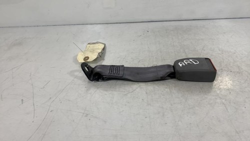 Attache ceinture arriere droit