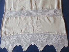 Rideau N°107 blanc en lin dentelle au crochet monogramme MP pts trous