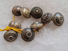 Un lot de 8 boutons militaire