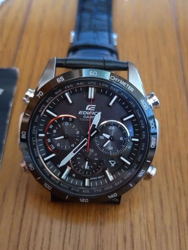 Montre solaire radiocommandée