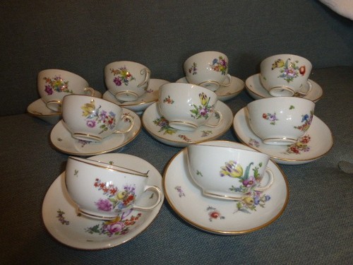 Anciennes tasses sous - anciennes, et