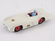 Dinky Toys GB n° 237 Mercedes-Benz racing car 1/43