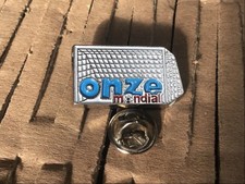 pins ONZE MONDIAL signé LISFRANC. magazine foot football mensuel FRANCE