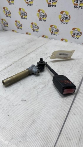 Attache ceinture avant - , droit