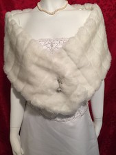 LONG IVORY Faux Fur Stole