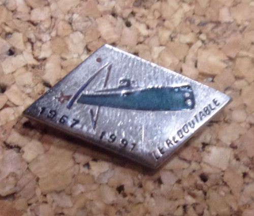 Pin sous marin le - pin's,