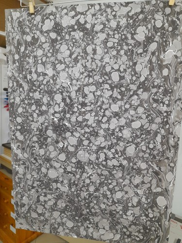 Papier marbré cuve de - à,