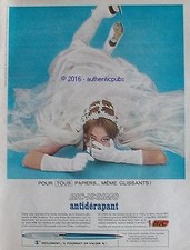 PUBLICITE BIC ISIMO STYLO MARIEE EN PATIN A GLACE DE 1965 FRENCH AD PUB VINTAGE