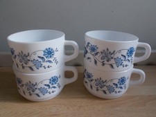 4 tasses ARCOPAL vintage