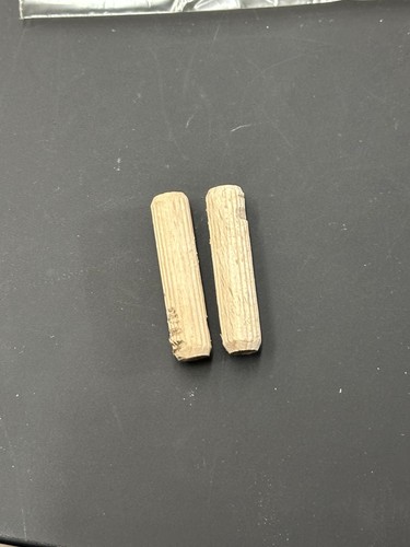Qty wooden dowels - qty, 2