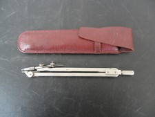 COMPAS ANCIEN DANS SON ETUI D