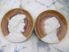SARREGUEMINES-MAJOLICA-PAIRE ASSIETTES CERAMIQUE-PORTRAIT COUPLE DE PROFIL-XIXe