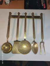 Porte ustensiles ancien avec 5 ustensiles en laiton