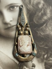 Pendentif vintage en métal
