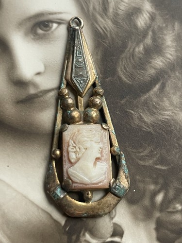 Pendentif vintage métal - en,