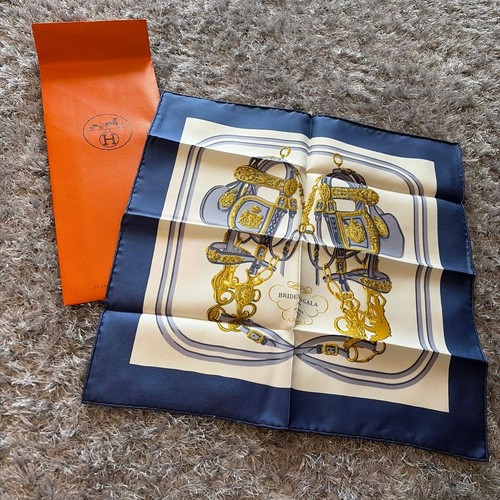écharpe soie hermes carre - Écharpe,